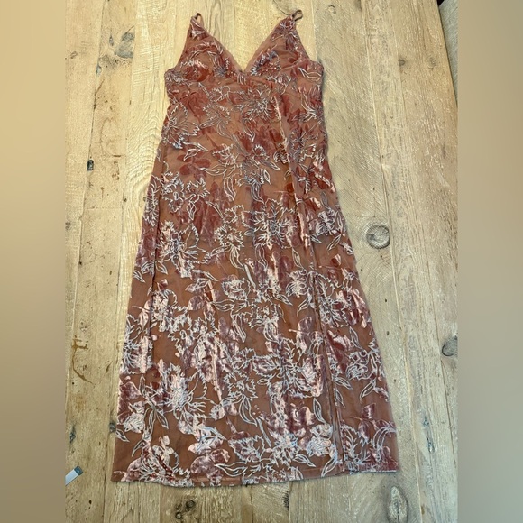 Lulus Katrin Mauve Burnout Velvet Floral Print Midi Dress medium - Picture 2 of 8